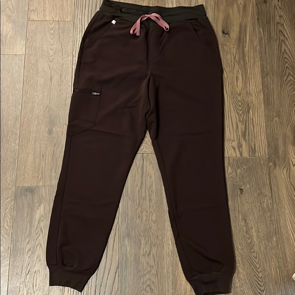 Figs brown scrub set